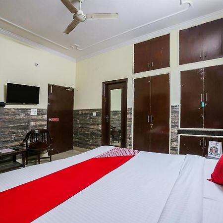 Oyo Downtown Inn Near Leisure Valley Park Gurgáon Kültér fotó