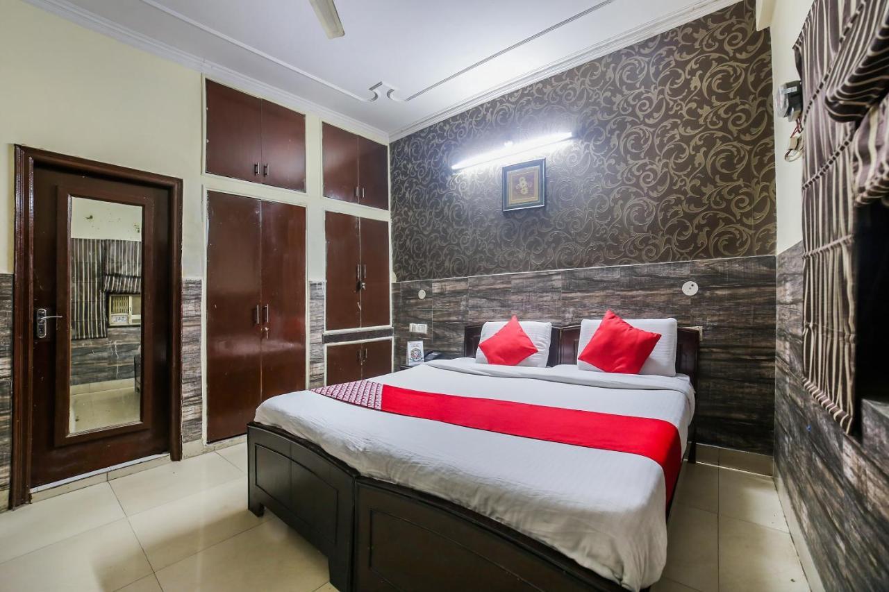 Oyo Downtown Inn Near Leisure Valley Park Gurgáon Kültér fotó