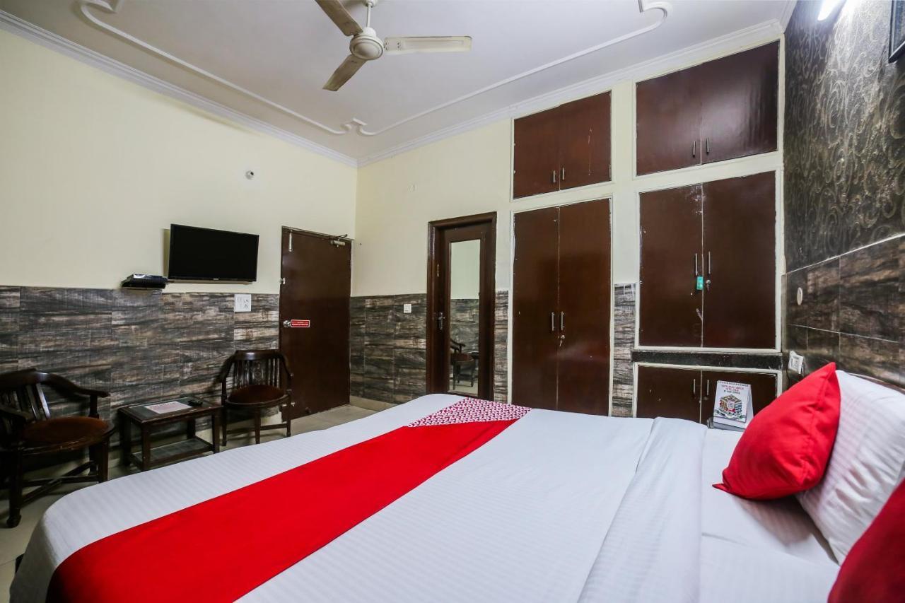 Oyo Downtown Inn Near Leisure Valley Park Gurgáon Kültér fotó