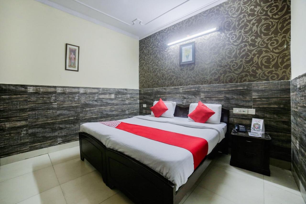 Oyo Downtown Inn Near Leisure Valley Park Gurgáon Kültér fotó