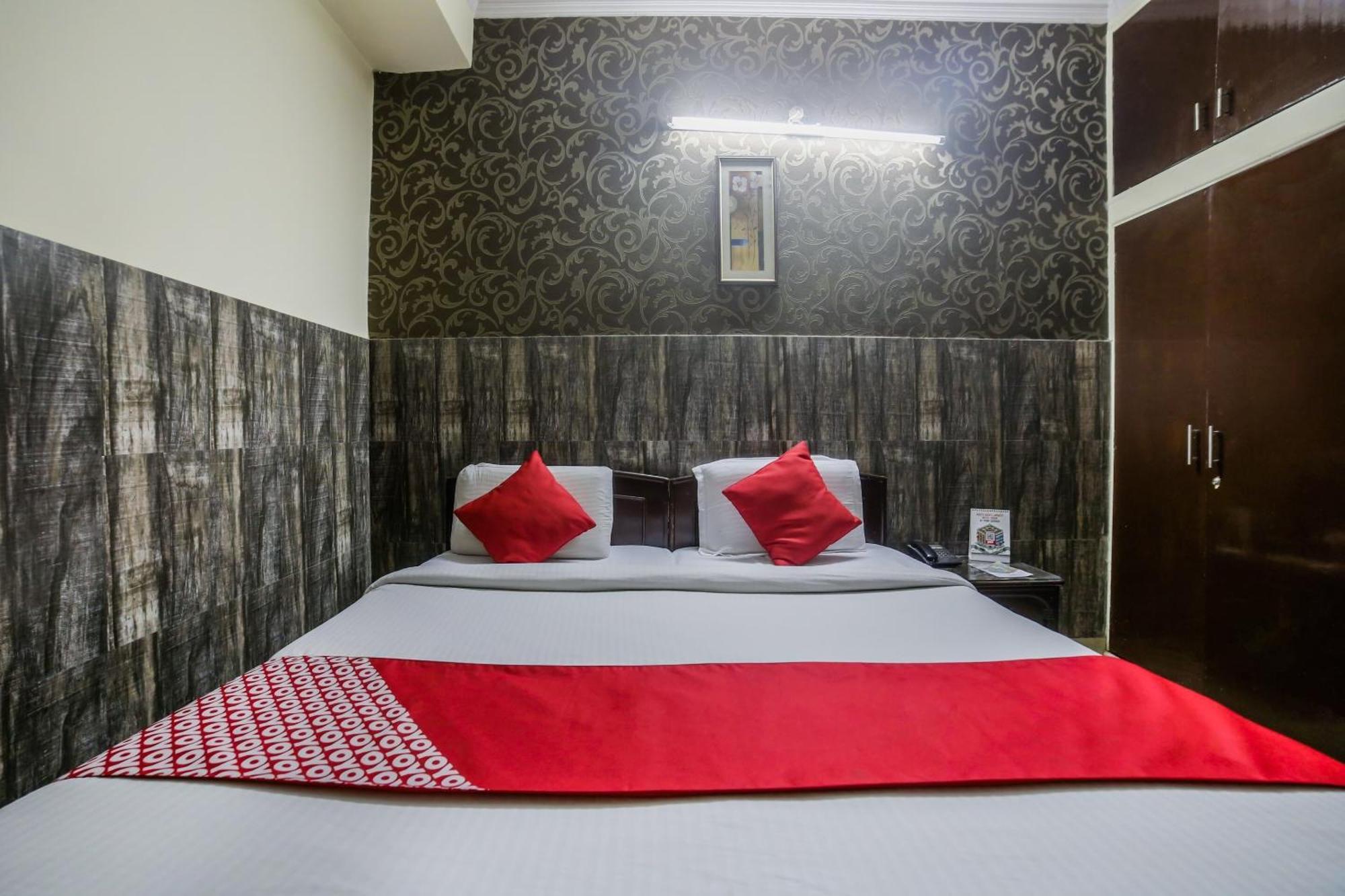 Oyo Downtown Inn Near Leisure Valley Park Gurgáon Kültér fotó